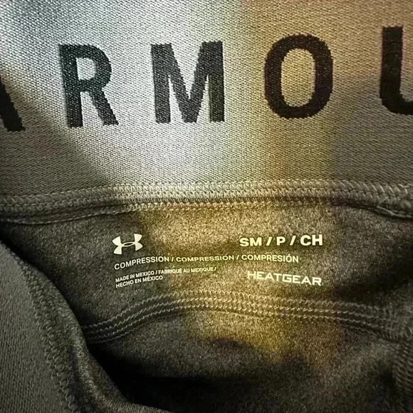 NWT Under Armour Cropped Compression Leggings - Small - Picture 5 of 6